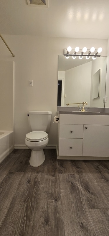 Building Photo - 5106 Green Lake Way N