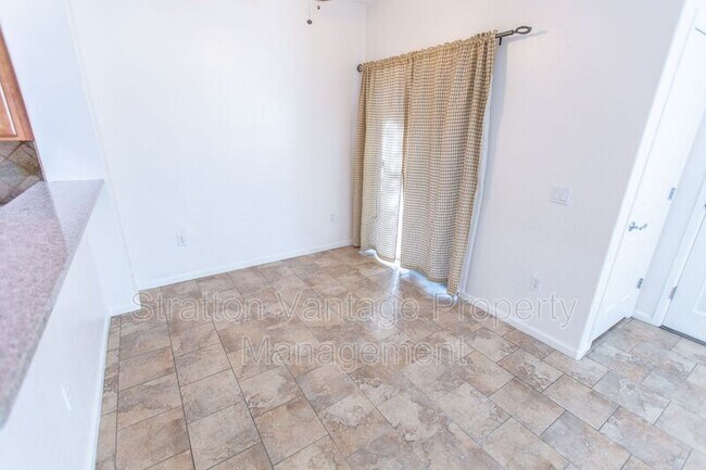 Building Photo - 3935 E Rough Rider Rd