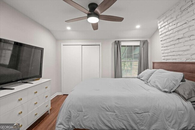 Building Photo - 541 N White St