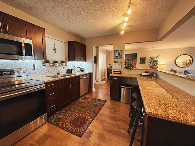 Building Photo - 605 Ives Dairy Rd