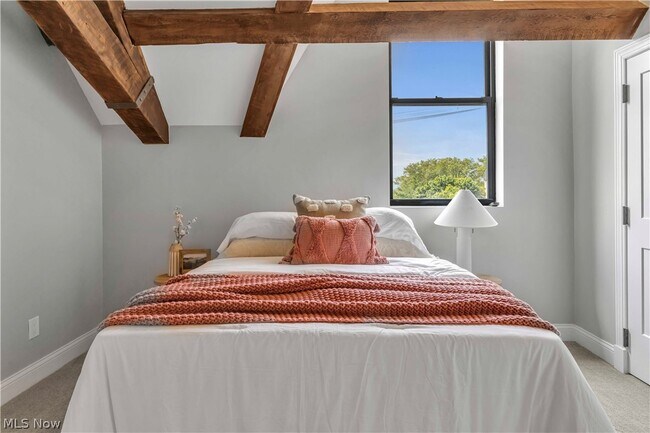 Building Photo - 2130 W 42nd St