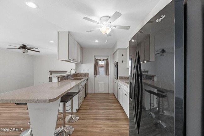 Building Photo - 2137 E Apollo Ave