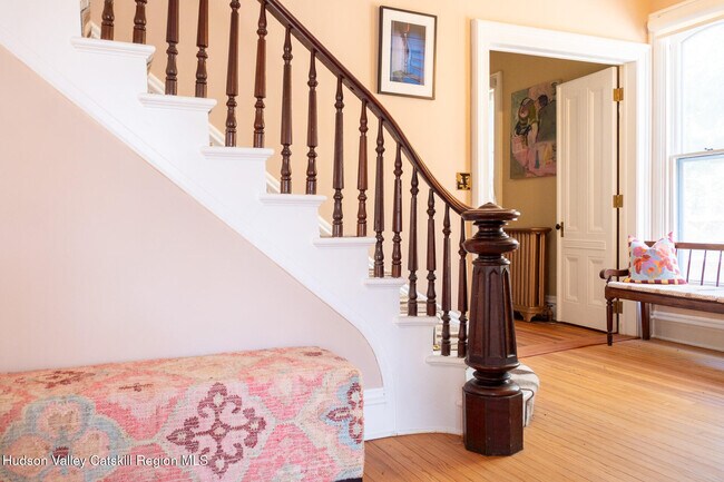 Building Photo - 5 Fairview Ave