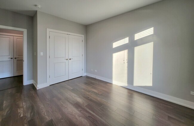 Building Photo - 1202 Waukegan Rd