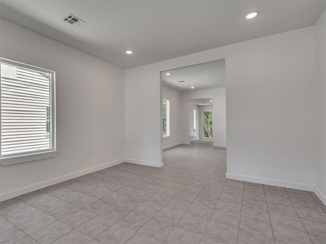 Building Photo - 1814 N Jordan Ave