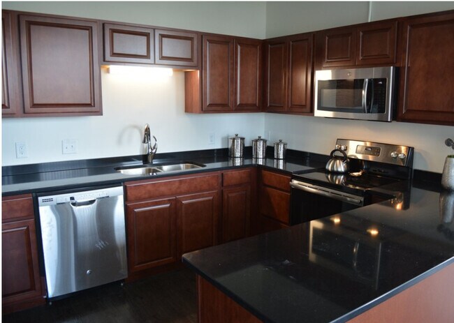 Building Photo - 23 N Summit St