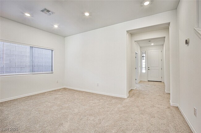 Building Photo - 7523 Castlegreen Ave