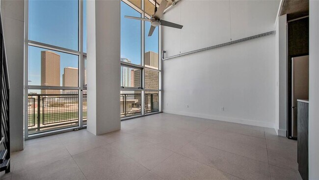Building Photo - 2000 Bagby St
