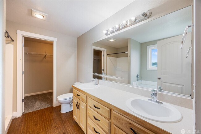 Building Photo - 4 bed, 3.5 bath home in cul-de-sac