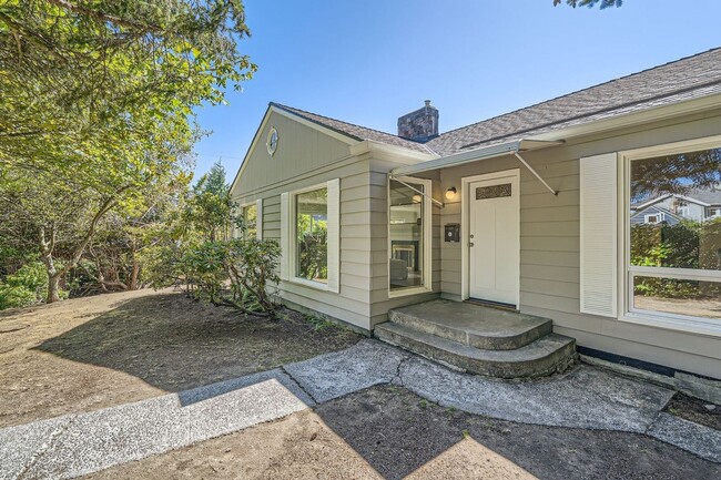 Building Photo - 3 bed/2 ba home in Seattle's Maple Leaf ne...