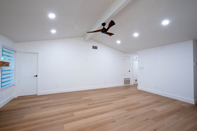 Building Photo - 1011 Bodgers Dr