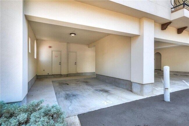 Building Photo - 2207 Pasadena Dr