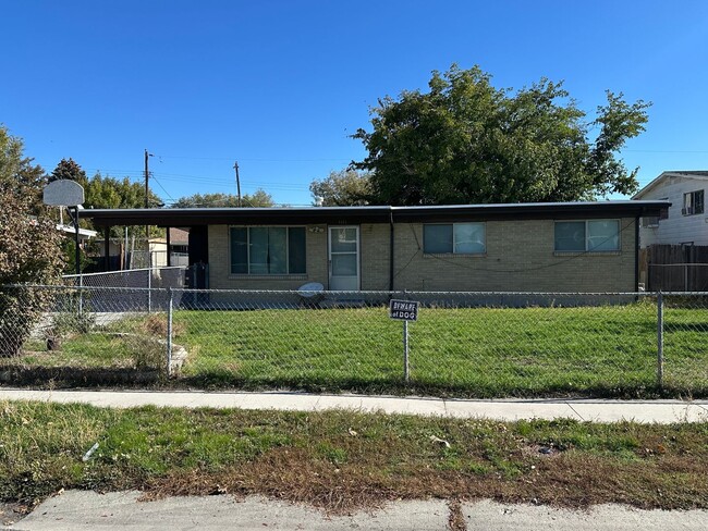 Primary Photo - Adorable Home!!!