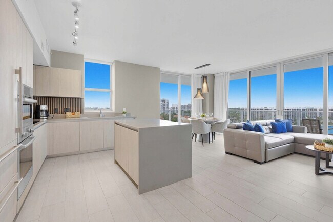 Building Photo - 4010 S Ocean Dr