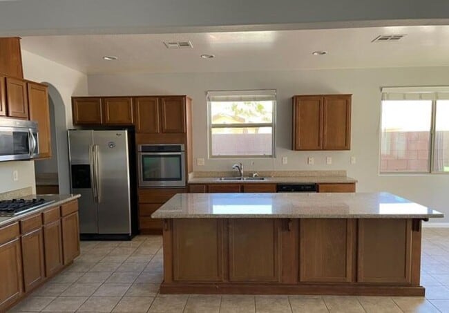 Building Photo - BEAUTIFUL 5 BEDROOM HOME IN RHODES RANCH GOLF COURSE GUARD GATED COMMUNITY!!!