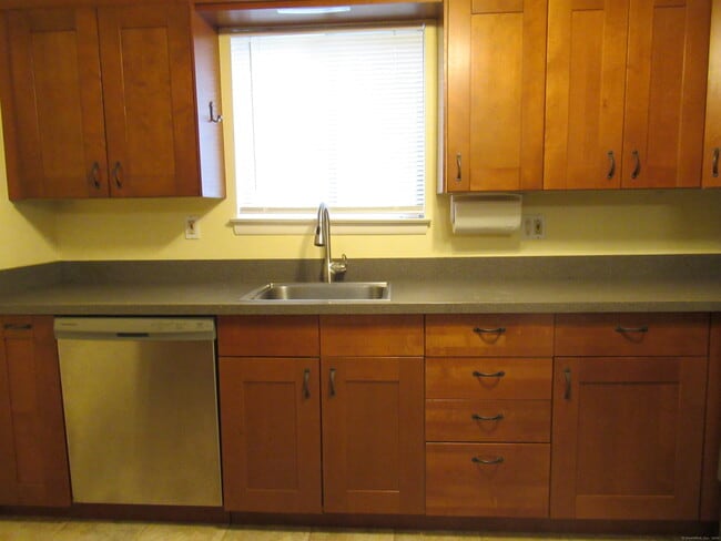 Building Photo - 67 Riverview Dr