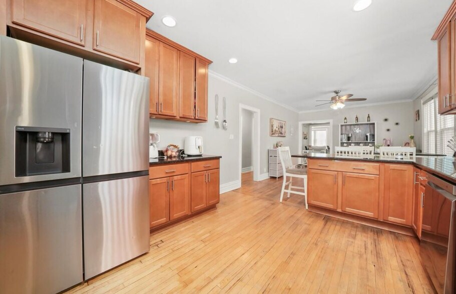Building Photo - 3115 N Marmora Ave