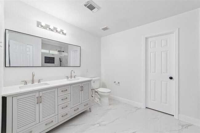 Building Photo - 13106 Cres Manor Ln