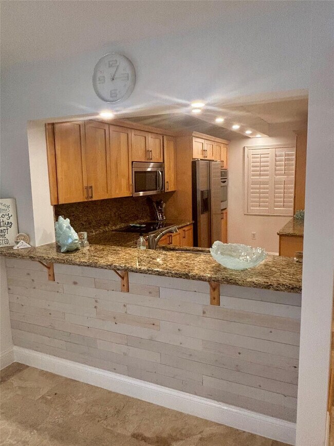 Building Photo - 10980 S Ocean Dr