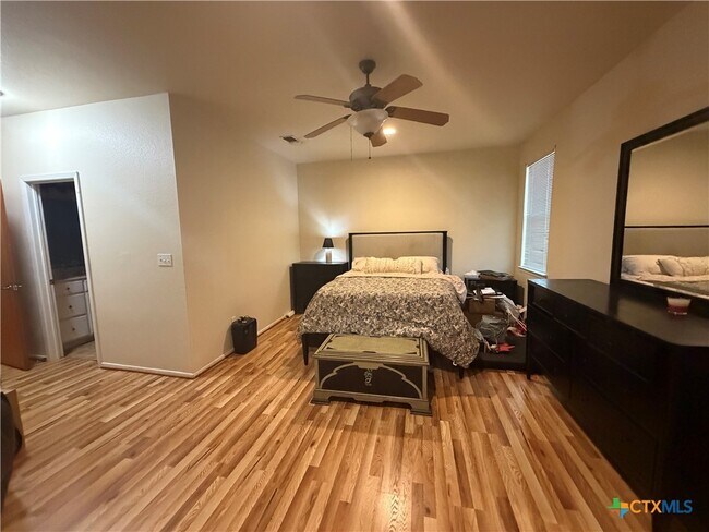 Building Photo - 726 Encino Dr