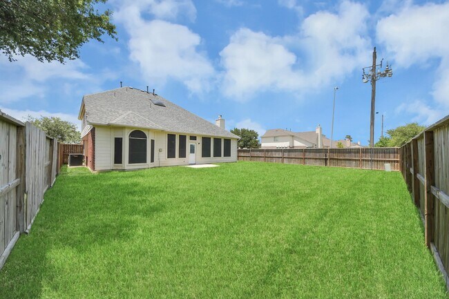 Building Photo - 530 Majestic Ridge Dr