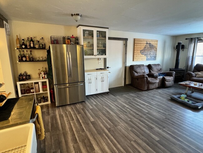 Kitchen w/door to garage - 92 E Rosebud Ave