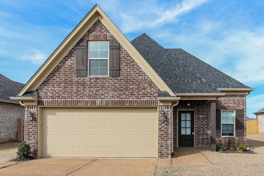 Primary Photo - 7911 Hemlock Dr