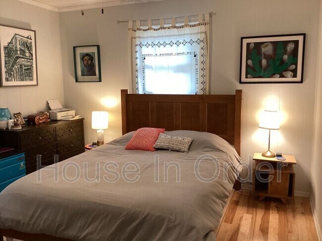 Building Photo - 23 Moore Ave