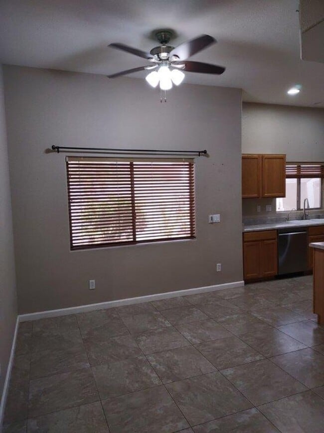 Building Photo - PEORIA ESTATES