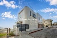 Building Photo - 1724 Bluff Pl