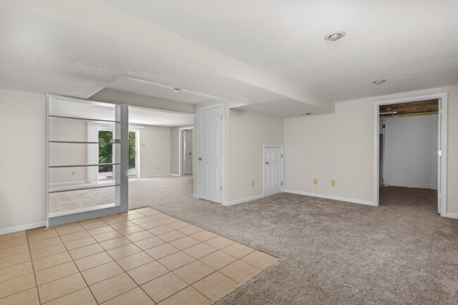 Building Photo - 1293 Kennebec Rd