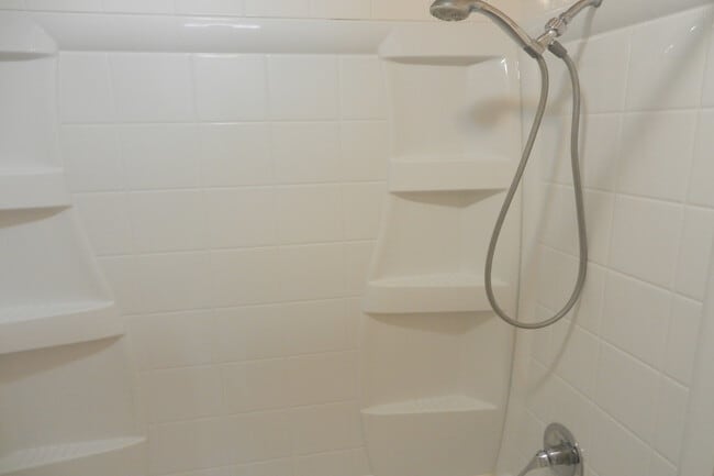 Building Photo - 4150 Monroe Dr