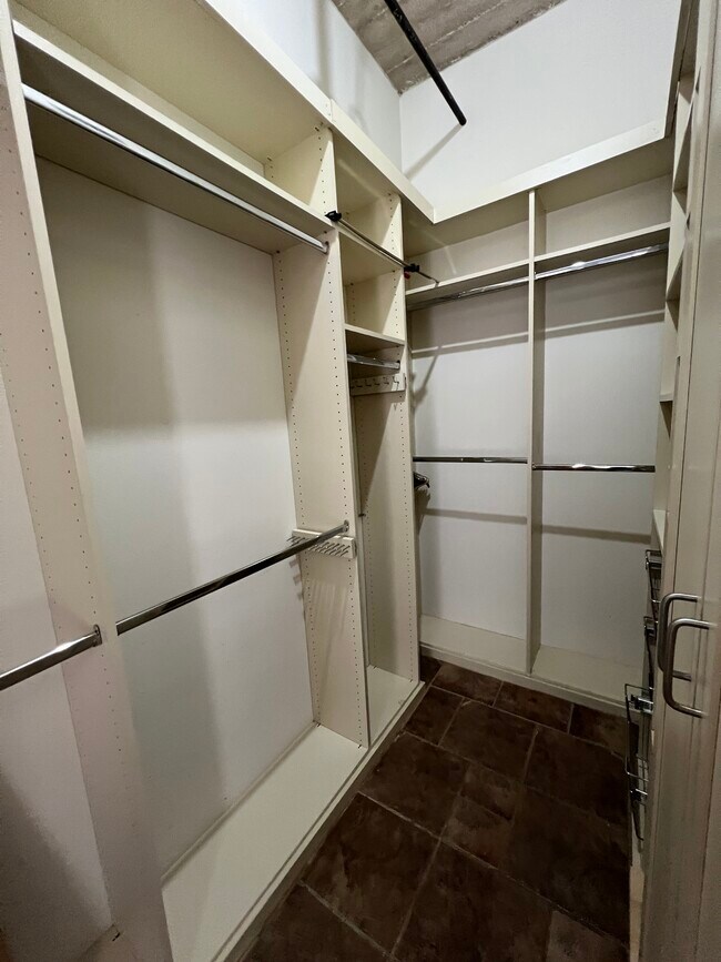 Building Photo - 1122 Jackson St