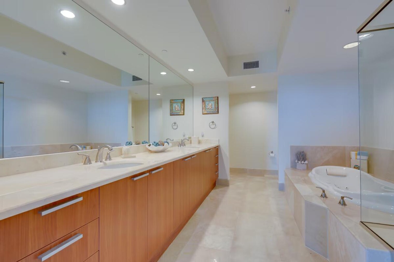 Building Photo - 241 Riverside Dr