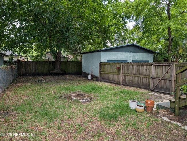 Building Photo - 2703 Myra St