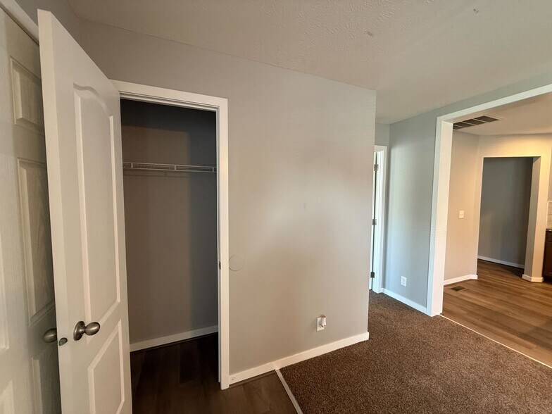 Building Photo - 71676 Heather Ct