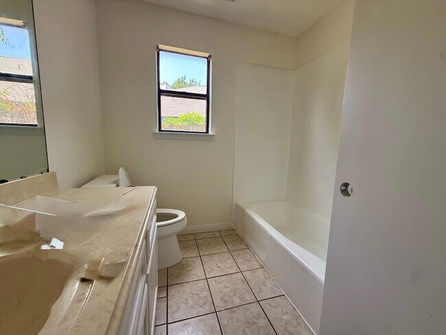 Building Photo - 2107 Willow Way