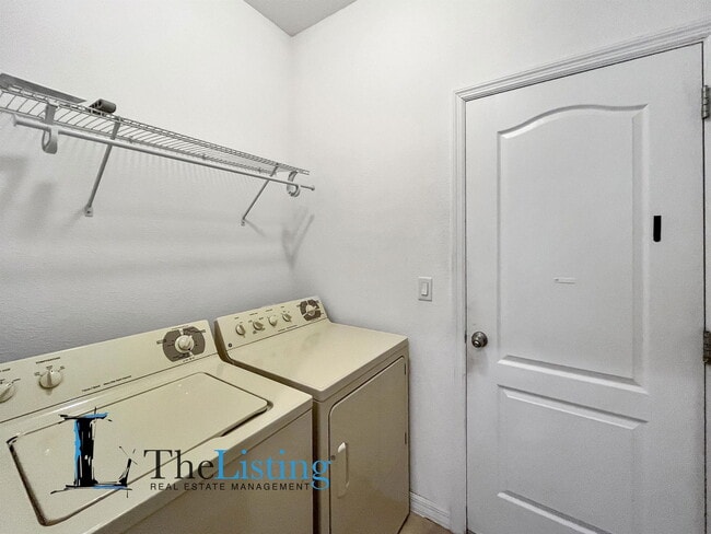 Building Photo - 8825 Isla Bella Dr