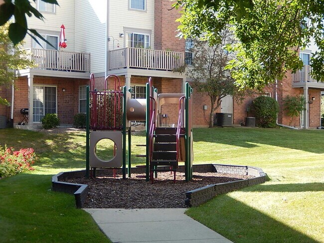 Building Photo - 131 Crestwood Ct