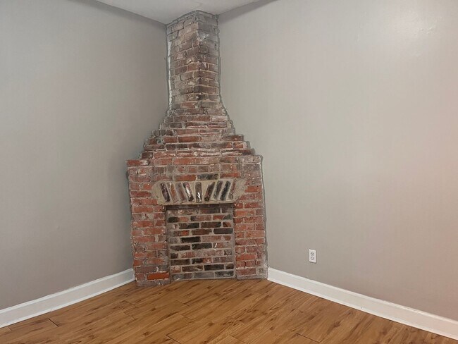 Building Photo - MOVE IN SPECIAL $250.00 OFF 1st Month's Rent- 2 bedroom, 1.5 bath apartment with W/D unit and sha...