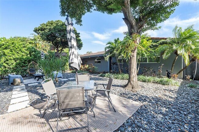 Building Photo - 5260 NE 17th Terrace