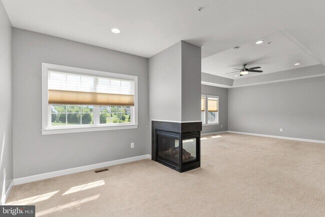 Building Photo - 15305 Sweetbay St