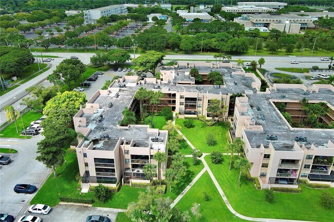 Building Photo - 10425 SW 112th Ave