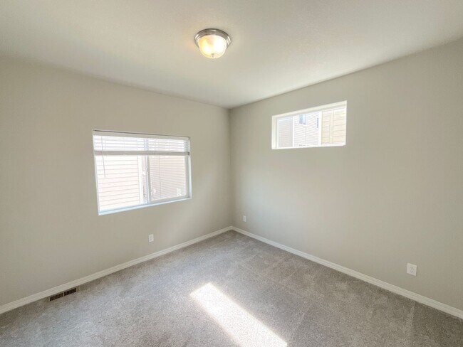 Building Photo - 2 Bedroom Home Available Near S Union Blvd & Martin Luther Kings Jr Bypass!