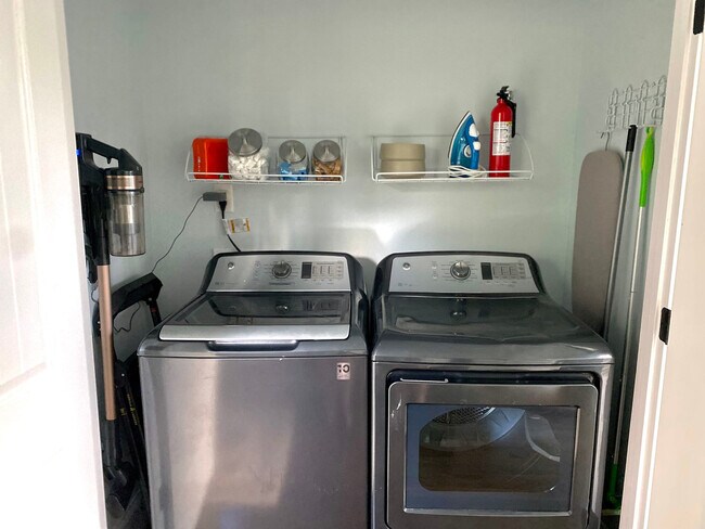 Building Photo - 4274 4th Ave S