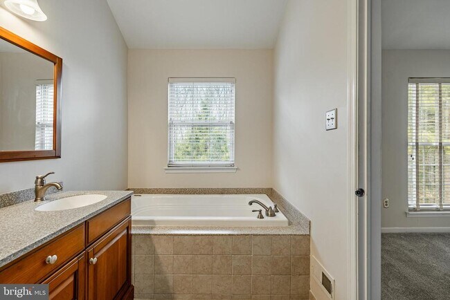 Building Photo - 124 Jeffords Ct