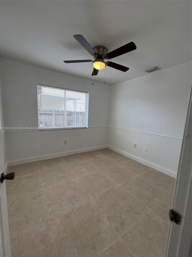 Building Photo - 14605 SW 75th Ave