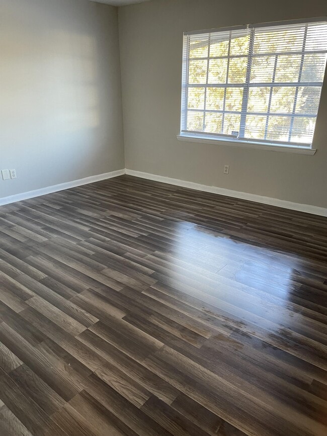 Building Photo - 1805 Tall Pines Cir