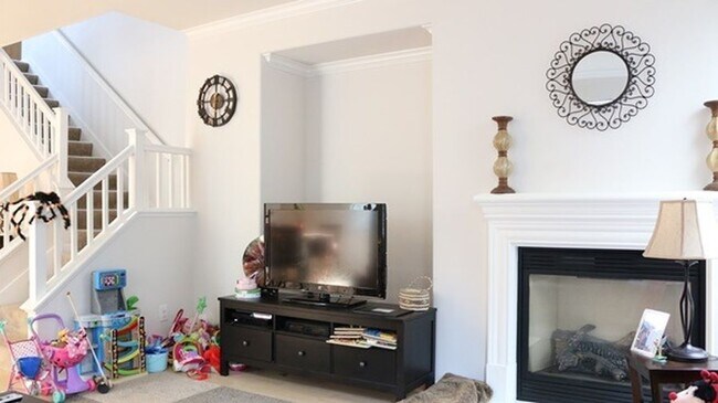 Building Photo - 7861 Dickens Way