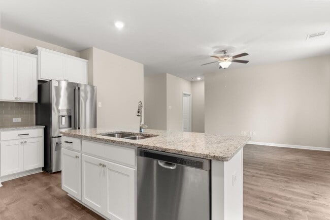 Building Photo - 1647 Reserve Dr